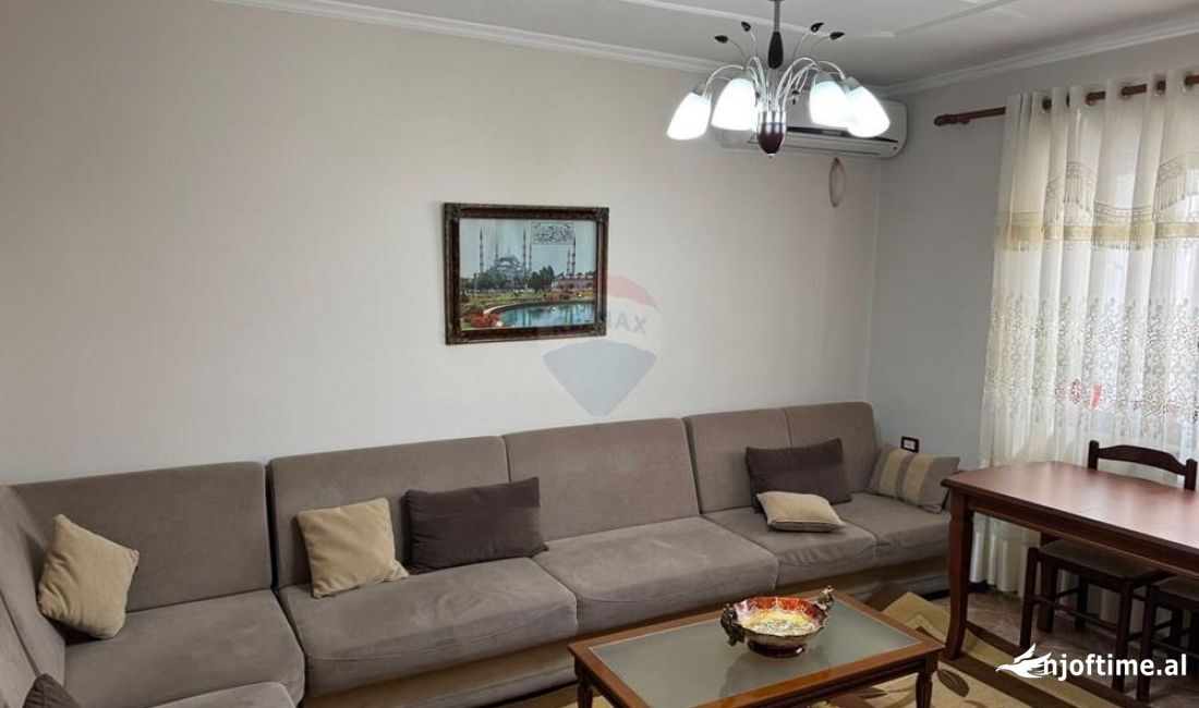 Shtepi me qera Apartament ne Tirane, 2+1, Mobilimi E mobiluar, Pagesa 550  Euro.