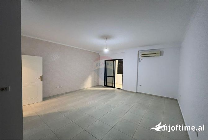 Ambient biznesi me qera 2+1 ne Tirane - 800 Euro