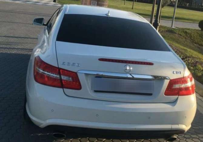 Jepet me Qera makina Mercedes Benz E Class duke filluar nga 80 Euro dita