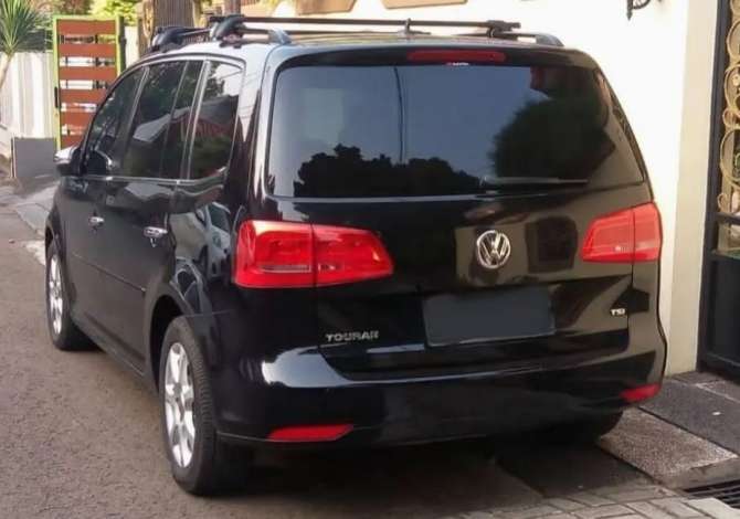 Jepet me qera Volkswagen Touran 7 vendeshe duke filluar nga 40 euro dita