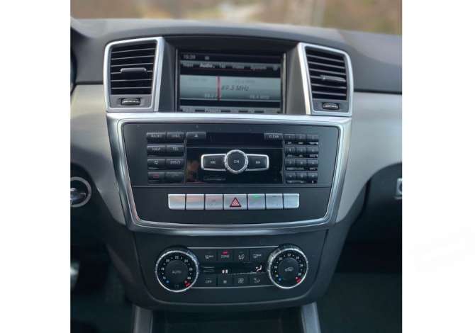 Jepet me qera Makina Mercedes Benz ML 2013 duke filluar nga 90 euro dita