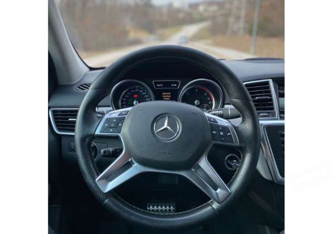 Jepet me qera Makina Mercedes Benz ML 2013 duke filluar nga 90 euro dita