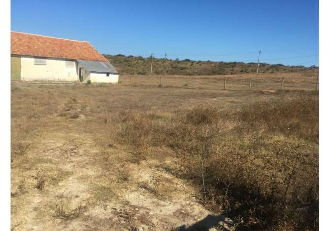 Shitet stalle 290 m2 ne Liqenin e Boces, Durres se bashku me truallin dhe token prej 7 dynym 