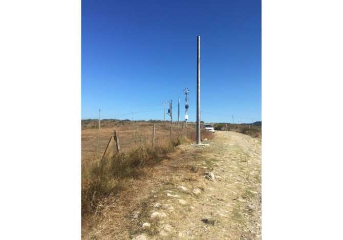 Shitet stalle 290 m2 ne Liqenin e Boces, Durres se bashku me truallin dhe token prej 7 dynym 