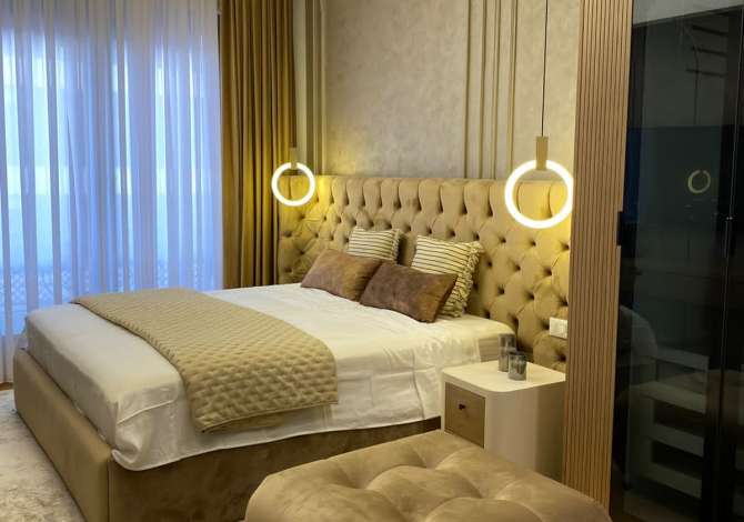 Mobileri per arredimin e apartamenteve, vilave, bareve etj. ofron dhoma gjumi, minibare, divane, kuzhina etj.