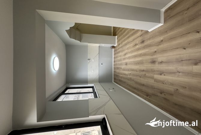 Shtepi ne shitje Apartament ne Tirane, 2+1, Mobilimi Bosh, pa mobiluar, Pagesa 187,500  Euro.