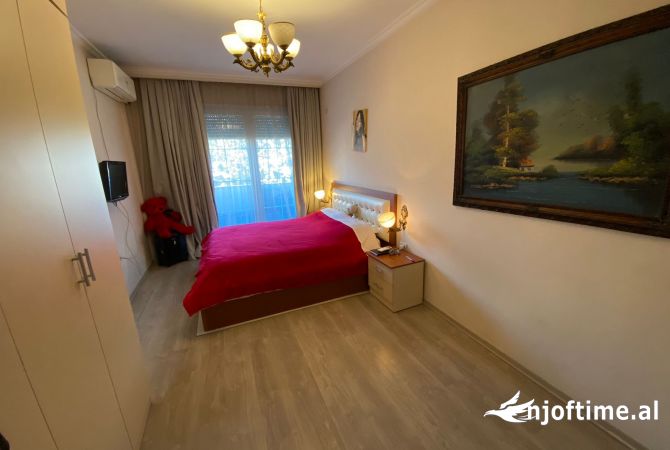 Shtepi ne shitje Apartament ne Tirane, 2+1, Mobilimi E mobiluar, Pagesa 155,000  Euro.