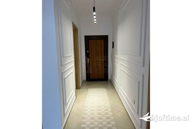 Shtepi ne shitje Apartament ne Tirane, 2+1, Mobilimi E mobiluar, Pagesa 143,000  Euro.