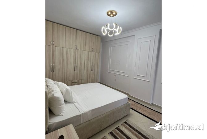 Shtepi ne shitje Apartament ne Tirane, 2+1, Mobilimi E mobiluar, Pagesa 143,000  Euro.