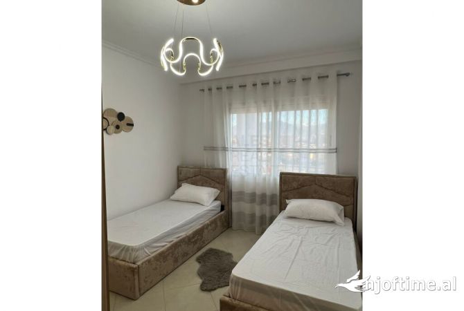 Shtepi ne shitje Apartament ne Tirane, 2+1, Mobilimi E mobiluar, Pagesa 143,000  Euro.