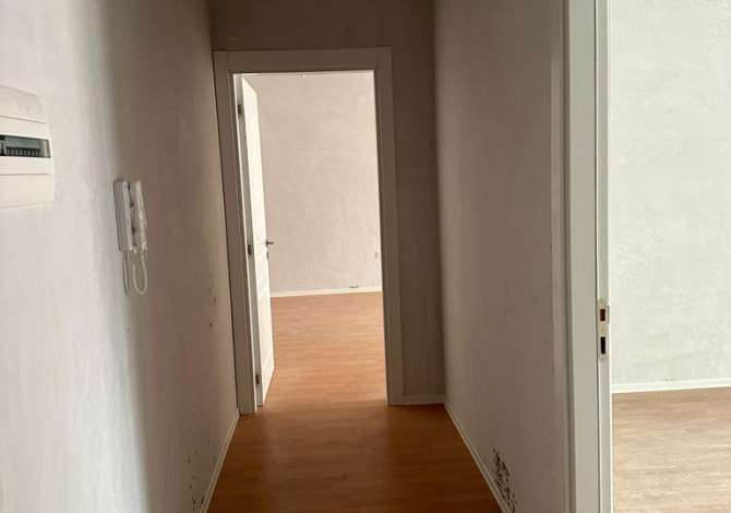 Shtepi ne shitje Apartament ne Tirane, 1+1, Mobilimi Bosh, pa mobiluar, Pagesa 120,000  Euro.