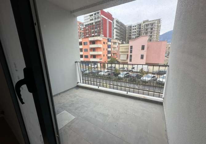 Shtepi ne shitje Apartament ne Tirane, 1+1, Mobilimi Bosh, pa mobiluar, Pagesa 120,000  Euro.