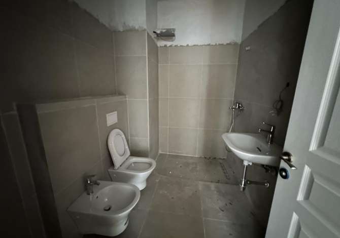 Shtepi ne shitje Apartament ne Tirane, 1+1, Mobilimi Bosh, pa mobiluar, Pagesa 120,000  Euro.