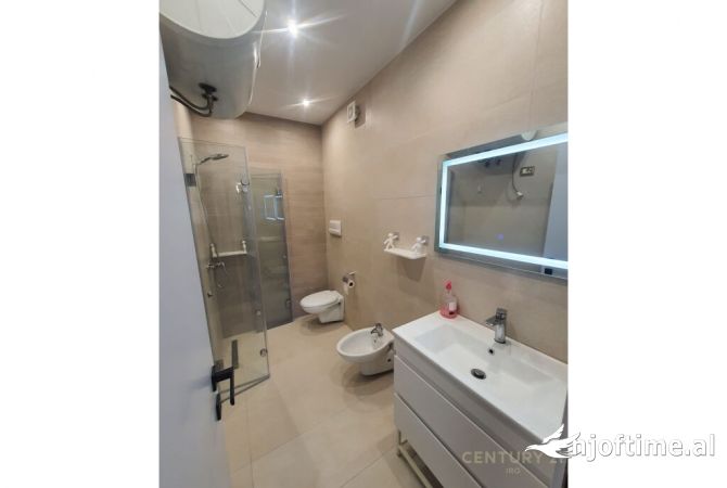 Shtepi me qera Apartament ne Tirane, 2+1, Mobilimi E mobiluar, Pagesa 850  Euro.