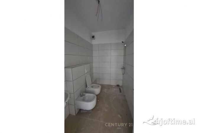 Shtepi ne shitje Apartament ne Tirane, 2+1, Mobilimi Bosh, pa mobiluar, Pagesa 187,000  Euro.
