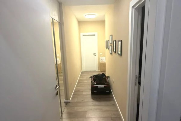 Shtepi ne shitje Apartament ne Tirane, 2+1, Mobilimi E mobiluar, Pagesa 215,000  Euro.