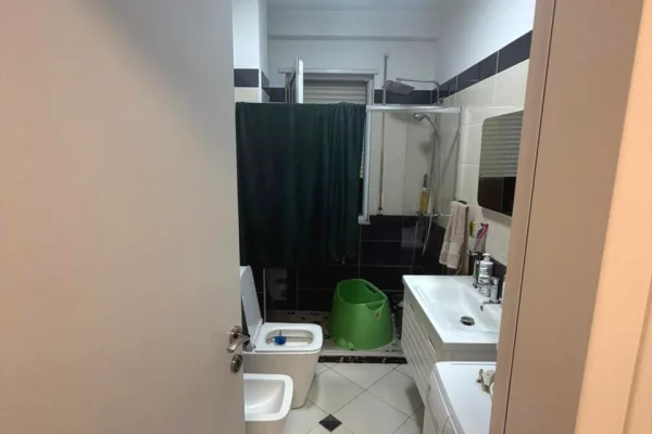 Shtepi ne shitje Apartament ne Tirane, 2+1, Mobilimi E mobiluar, Pagesa 215,000  Euro.