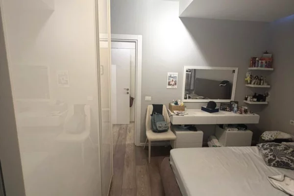 Shtepi ne shitje Apartament ne Tirane, 2+1, Mobilimi E mobiluar, Pagesa 215,000  Euro.