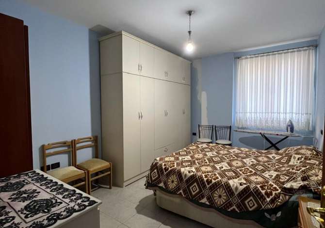 Shtepi me qera Apartament ne Tirane, 2+1, Mobilimi E mobiluar, Pagesa 300  Euro.