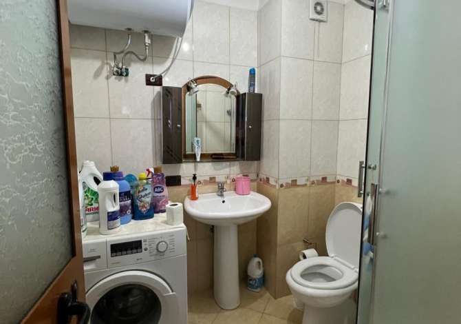 Shtepi me qera Apartament ne Tirane, 2+1, Mobilimi E mobiluar, Pagesa 300  Euro.