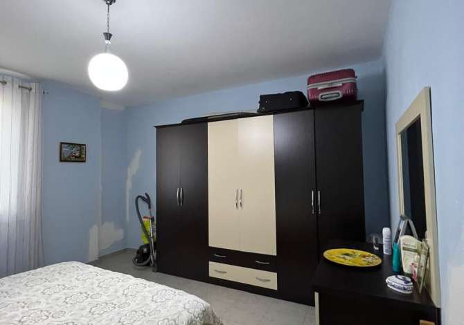 Shtepi me qera Apartament ne Tirane, 2+1, Mobilimi E mobiluar, Pagesa 300  Euro.