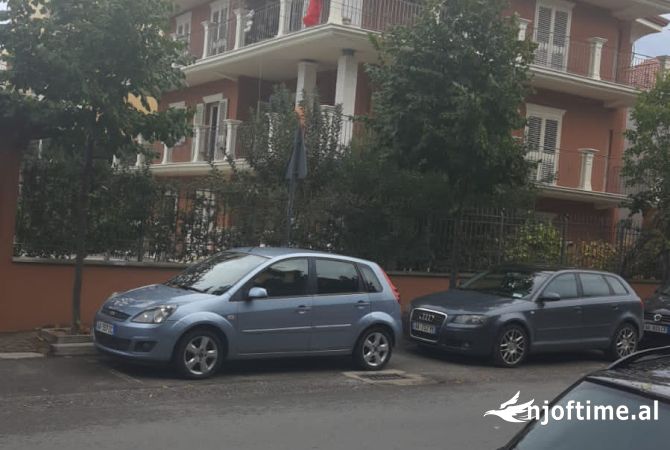 Casa in affitto 7+1 a Tirana - 10,000 Euro