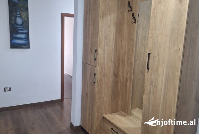 Shtepi me qera Apartament ne Tirane, 2+1, Mobilimi E mobiluar, Pagesa 700  Euro.