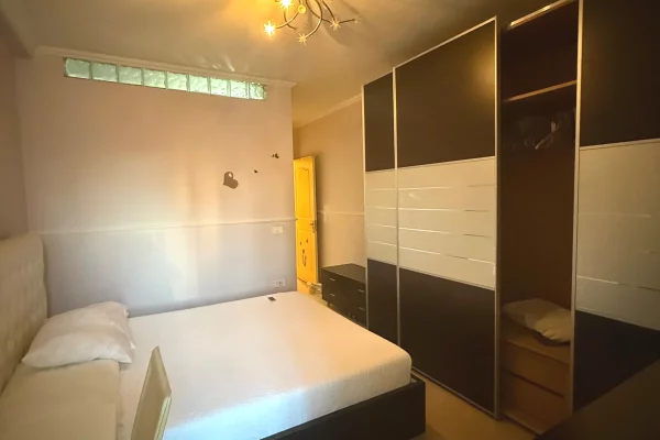Shtepi me qera 2+1 ne Tirane - 900 Euro