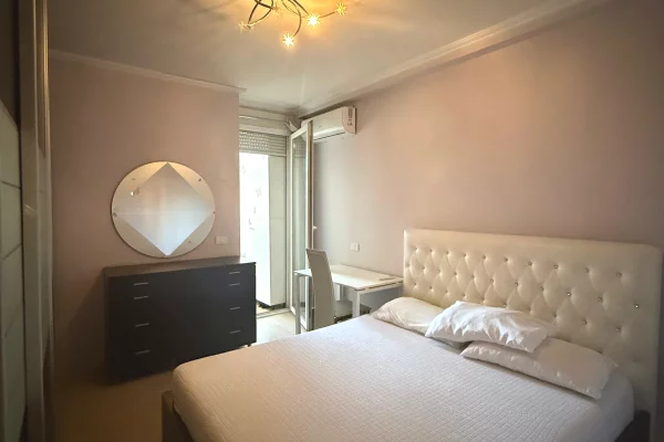 Shtepi me qera Apartament ne Tirane, 2+1, Mobilimi E mobiluar, Pagesa 900  Euro.
