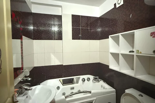 Shtepi me qera 2+1 ne Tirane - 900 Euro
