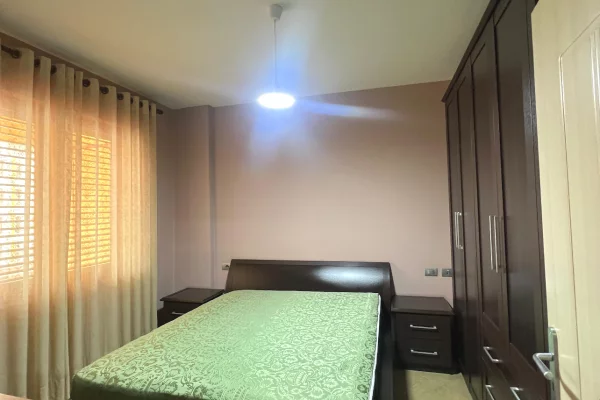 Shtepi me qera Apartament ne Tirane, 3+1, Mobilimi E mobiluar, Pagesa 800  Euro.