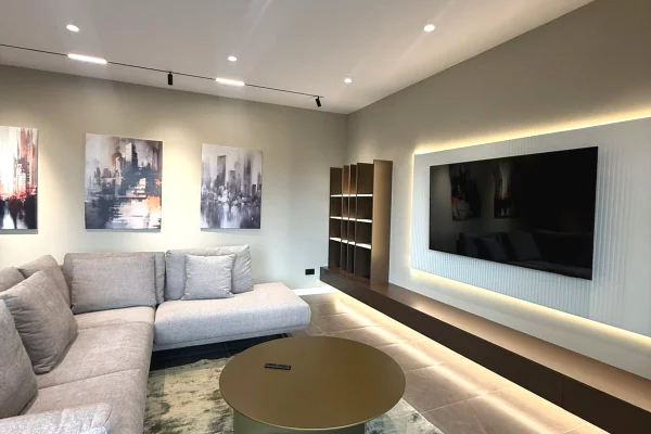 Shtepi me qera 2+1 ne Tirane - 2,500 Euro