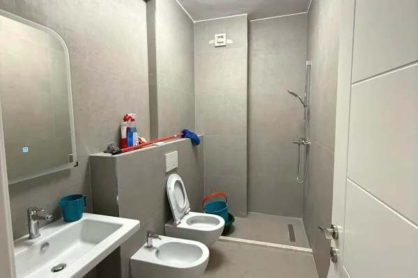 Shtepi ne shitje Apartament ne Tirane, 2+1, Mobilimi E mobiluar, Pagesa 246,800  Euro.