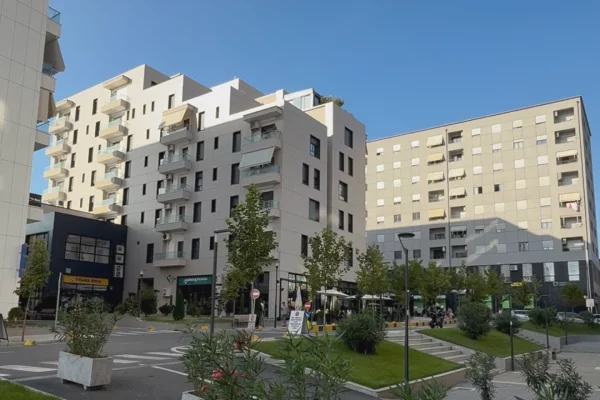 Shtepi ne shitje Apartament ne Tirane, 2+1, Mobilimi E mobiluar, Pagesa 246,800  Euro.