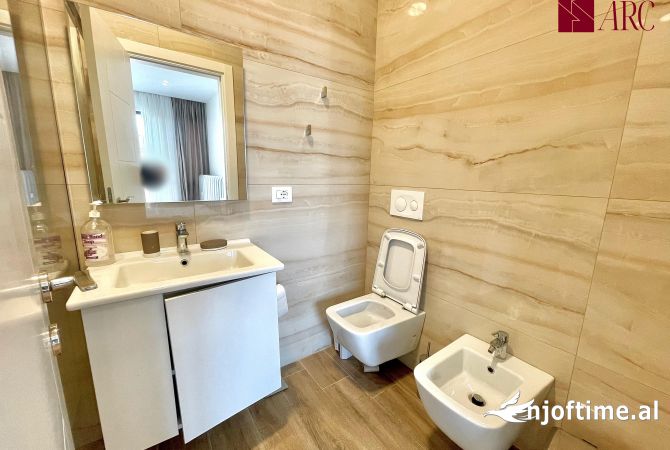 Shtepi ne shitje Apartament ne Tirane, 2+1, Mobilimi E mobiluar, Pagesa 300,000  Euro.