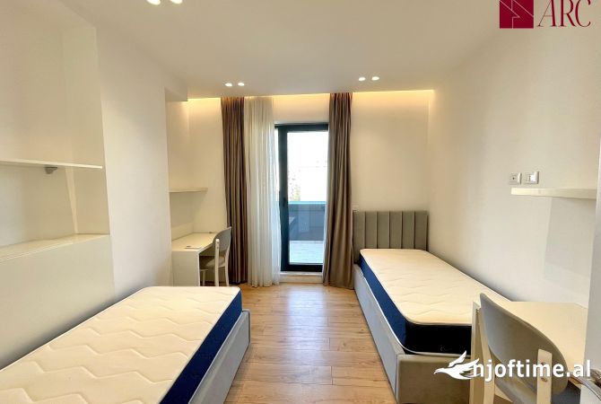Shtepi ne shitje Apartament ne Tirane, 2+1, Mobilimi E mobiluar, Pagesa 300,000  Euro.
