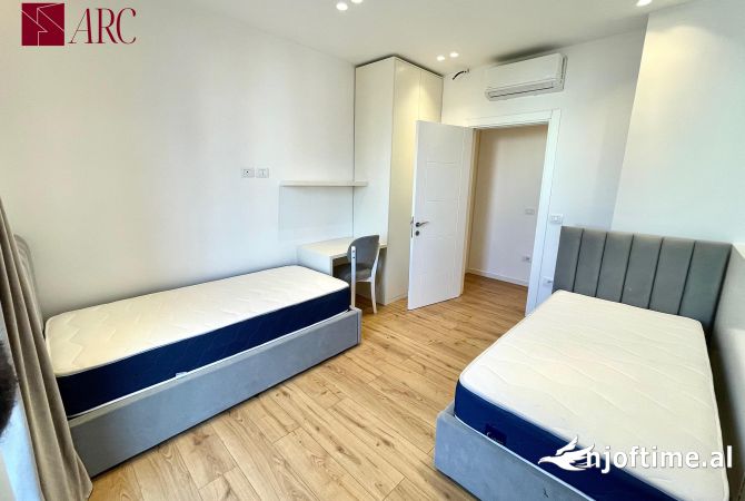 Shtepi ne shitje Apartament ne Tirane, 2+1, Mobilimi E mobiluar, Pagesa 300,000  Euro.