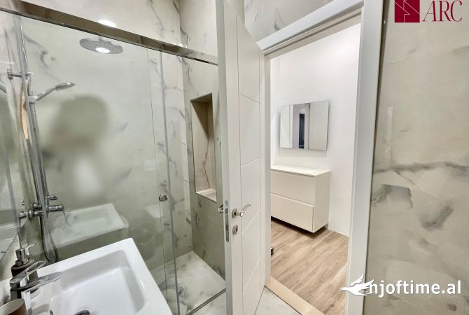 Shtepi ne shitje Apartament ne Tirane, 2+1, Mobilimi E mobiluar, Pagesa 300,000  Euro.