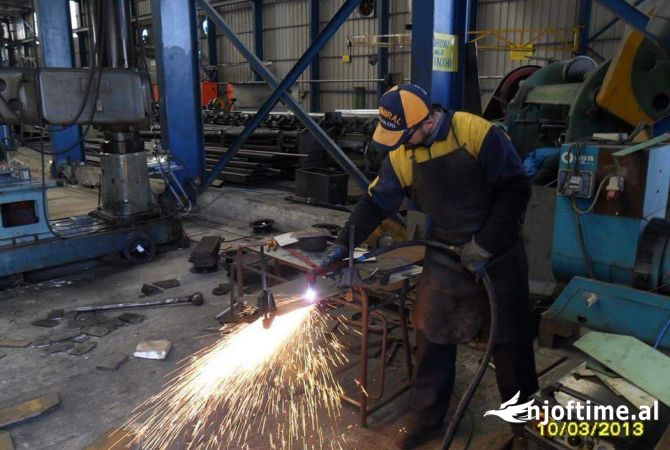 Shiten 50% te Aksioneve ose Biznesi i Prodhimeve Metalike