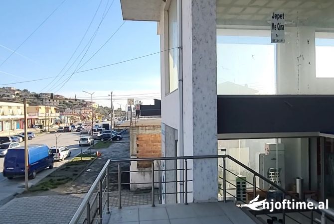 Ambiente Commerciale in Vendita 1+1 a Lushnja - 9,999 Euro