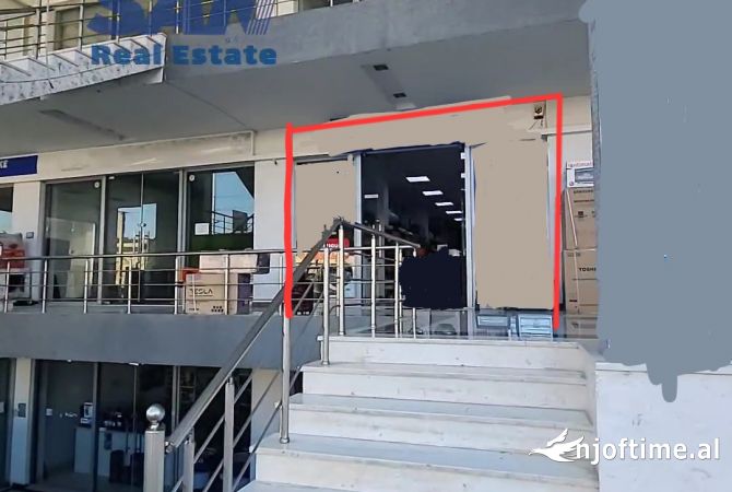 Ambiente Commerciale in Vendita 1+1 a Lushnja - 9,999 Euro