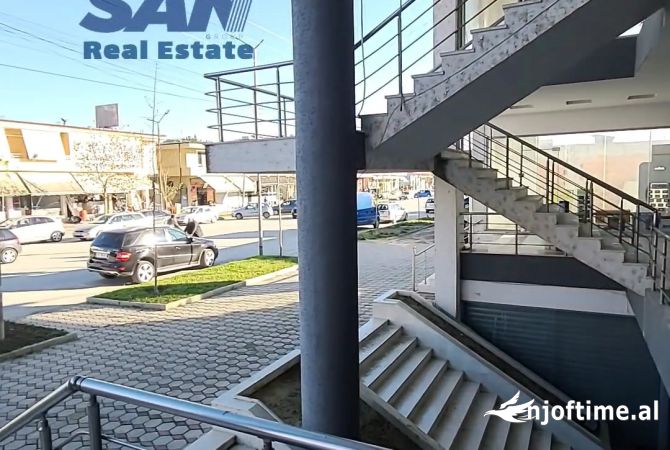 Shitet Njesi Komerciale Biznesi Dyqan