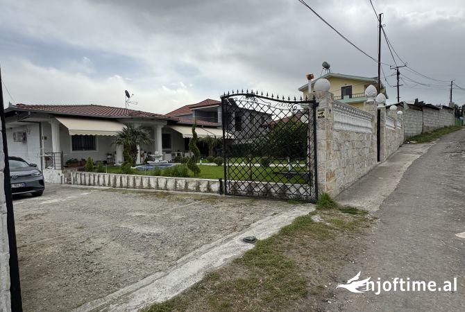 Shtepi ne shitje Vila Luksoze ne Lushnje, 2+1, Mobilimi E mobiluar, Pagesa 150,000  Euro.