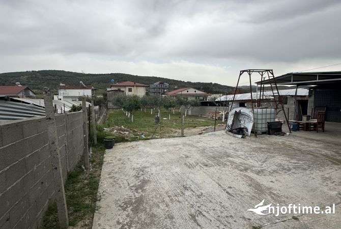 Shtepi ne shitje Vila Luksoze ne Lushnje, 2+1, Mobilimi E mobiluar, Pagesa 150,000  Euro.