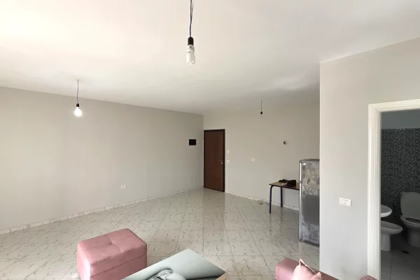 Shtepi ne shitje Apartament ne Lushnje, 2+1, Mobilimi E mobiluar, Pagesa 9,900,000  Leke.