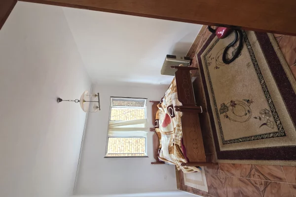 Shtepi ne shitje Apartament ne Lushnje, 2+1, Mobilimi E mobiluar, Pagesa 59,000  Euro.