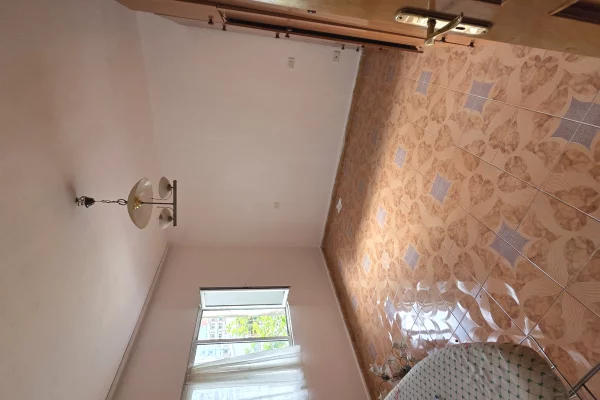 Shtepi ne shitje Apartament ne Lushnje, 2+1, Mobilimi E mobiluar, Pagesa 59,000  Euro.