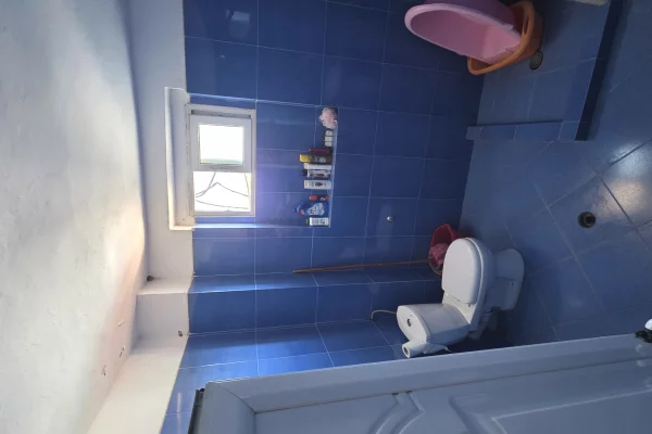 Shtepi ne shitje Apartament ne Lushnje, 2+1, Mobilimi E mobiluar, Pagesa 4,900,000  Leke.