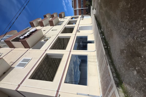 SHITET NJESI KOMERCIALE MUNDESI KTHIMI NE APARTAMENTE  DHOMA QIRA QENDER QYTETI LUSHNJE