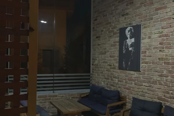 NJESI BIZNESI BAR–KAFE NE SHITJE BULEVARDI PALMAVE LUSHNJE